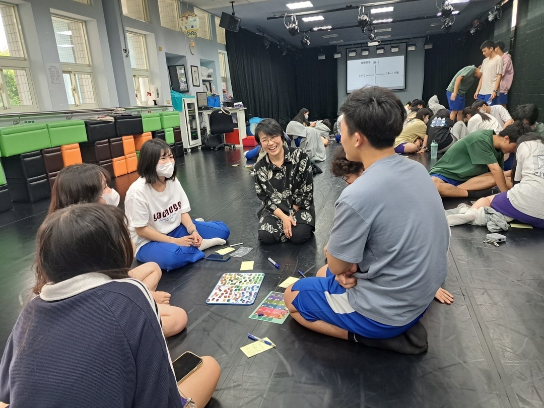 跨域美感入校觀課，老師引導學生討論